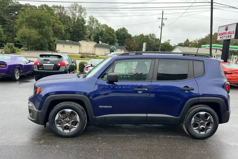 2017 Jeep Renegade Sport photo 1