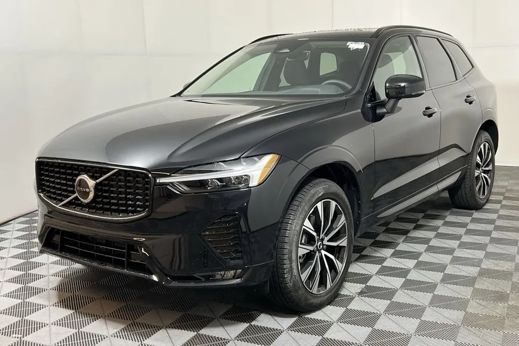 2025 Volvo XC60 B5 Core photo 1