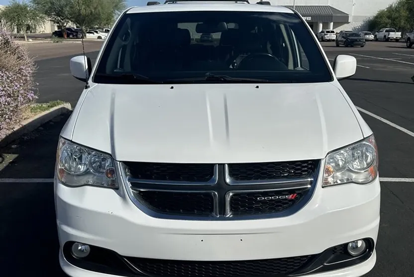 2019 Dodge Grand Caravan SXT photo 1