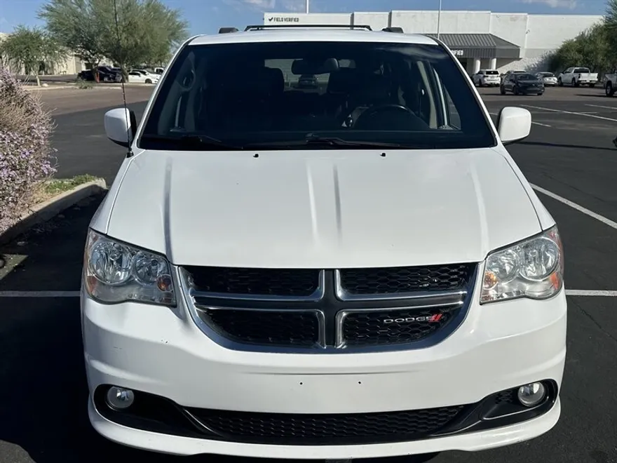 2019 Dodge Grand Caravan SXT photo 1
