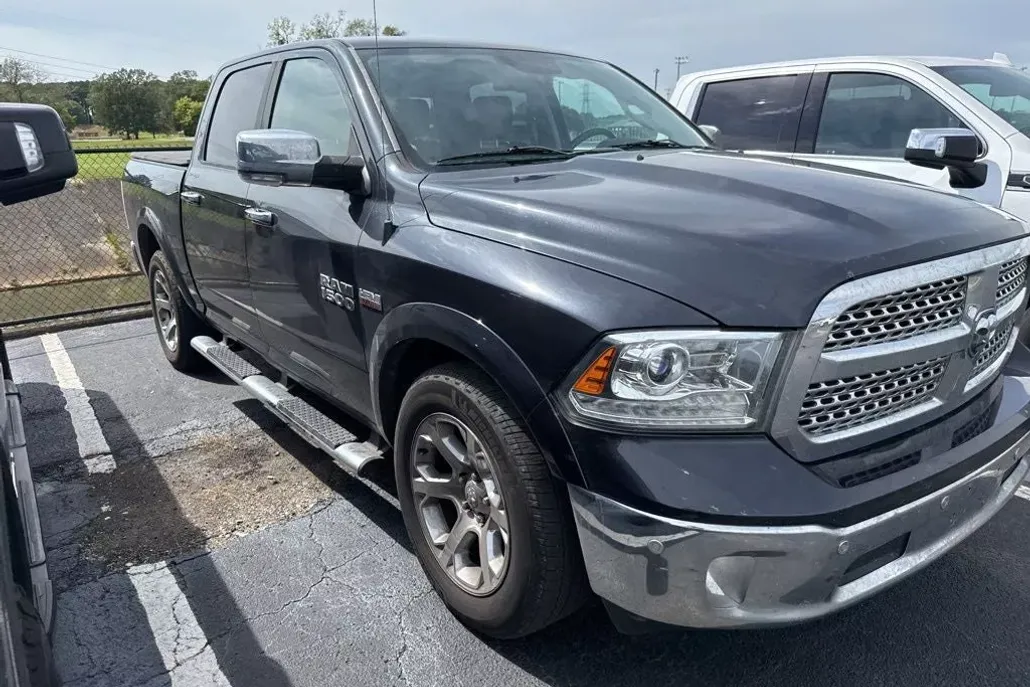 2017 Ram 1500 Laramie photo 1