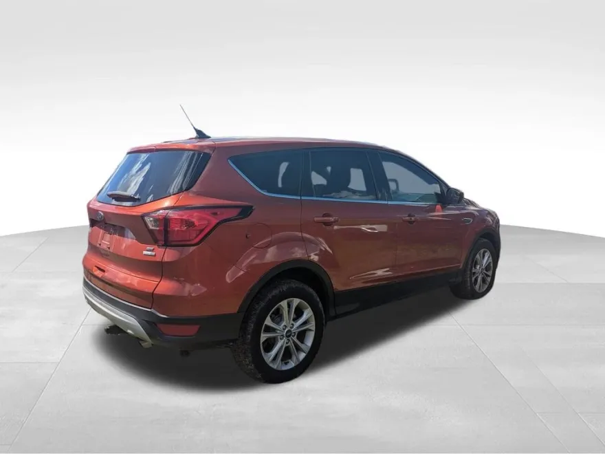 2019 Ford Escape SE photo 1