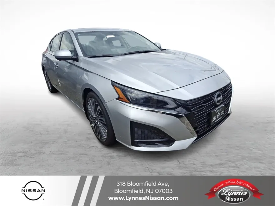 2025 Nissan Altima SL photo 1