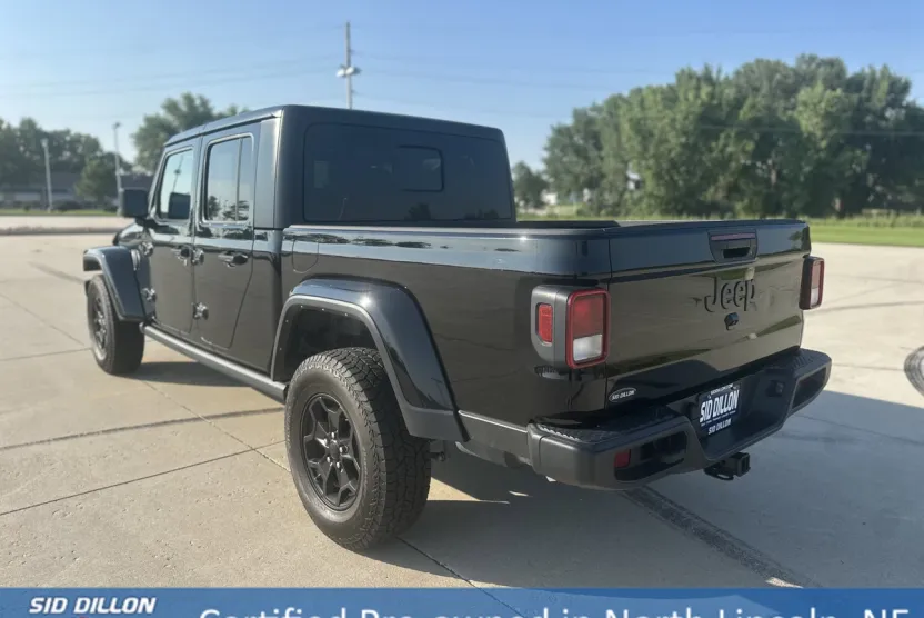 2021 Jeep Gladiator Willys photo 1