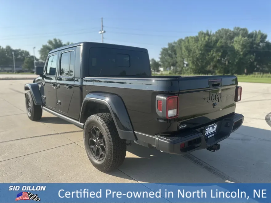 2021 Jeep Gladiator Willys photo 1