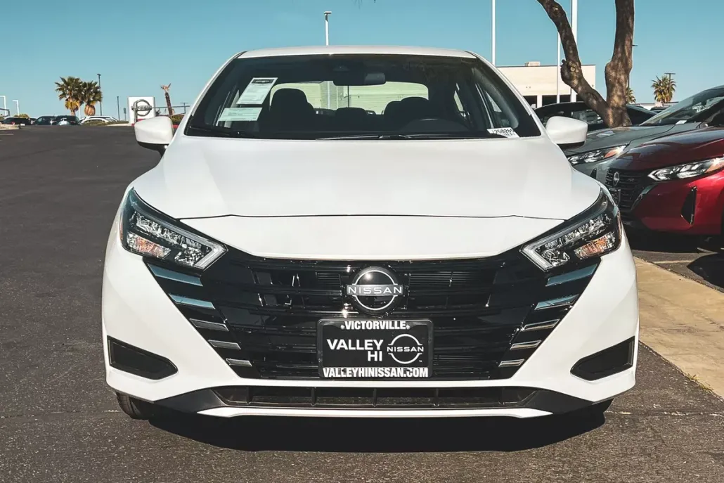 2025 Nissan Versa 1.6 SV photo 1