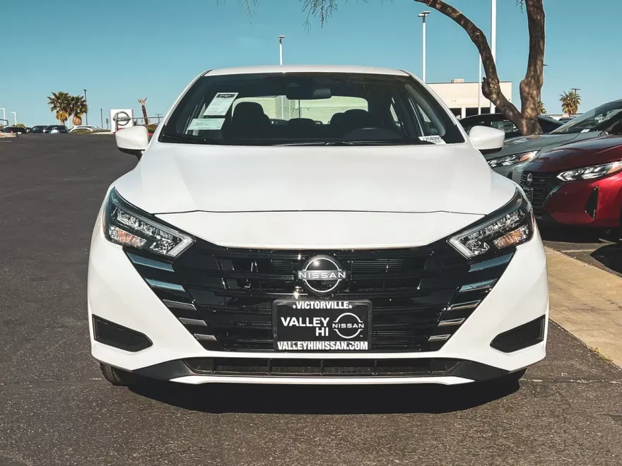 2025 Nissan Versa 1.6 SV photo 1