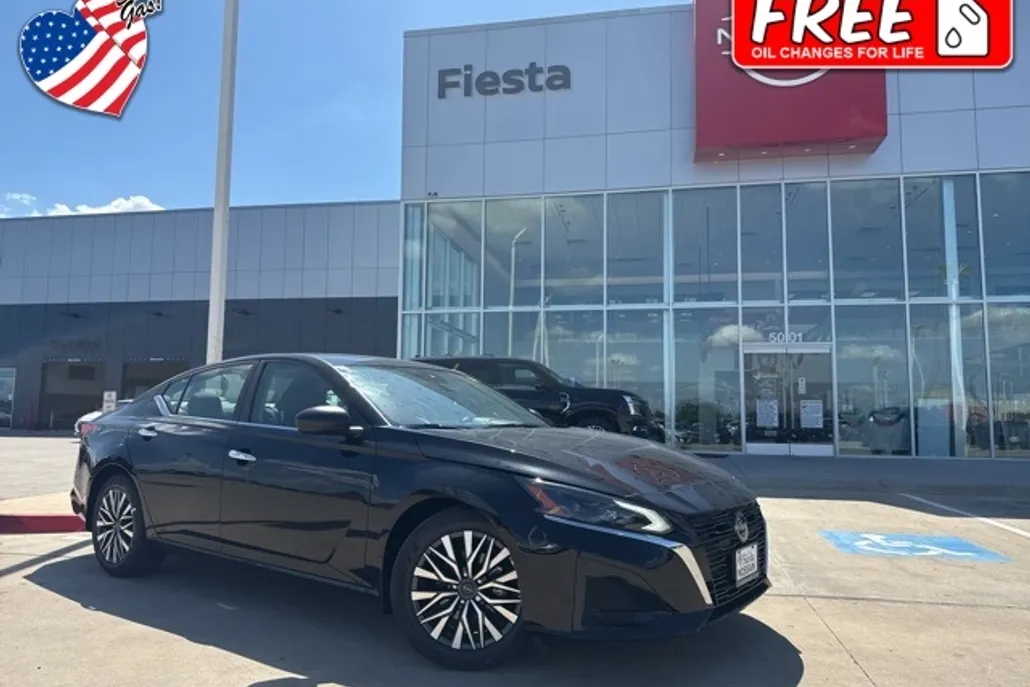 2025 Nissan Altima 2.5 SV photo 1