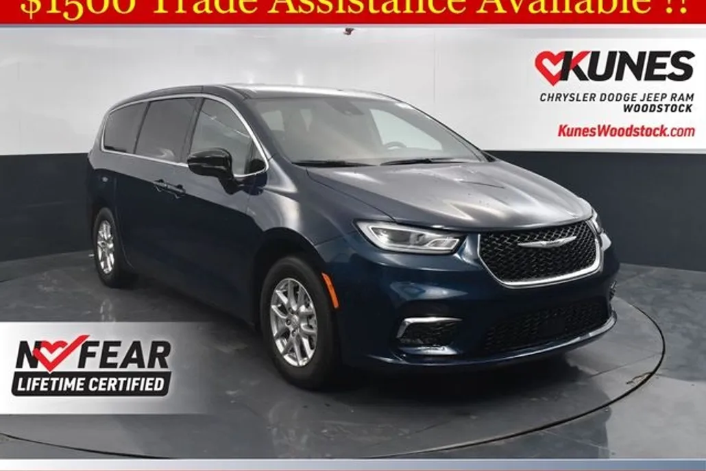 2025 Chrysler Pacifica photo 1