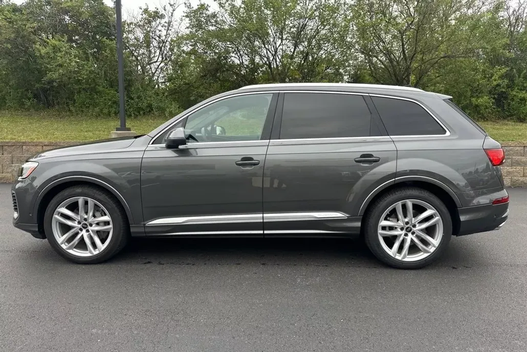 2025 Audi Q7 55 Premium Plus photo 1