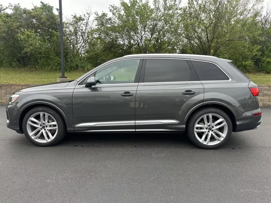 2025 Audi Q7 55 Premium Plus photo 1