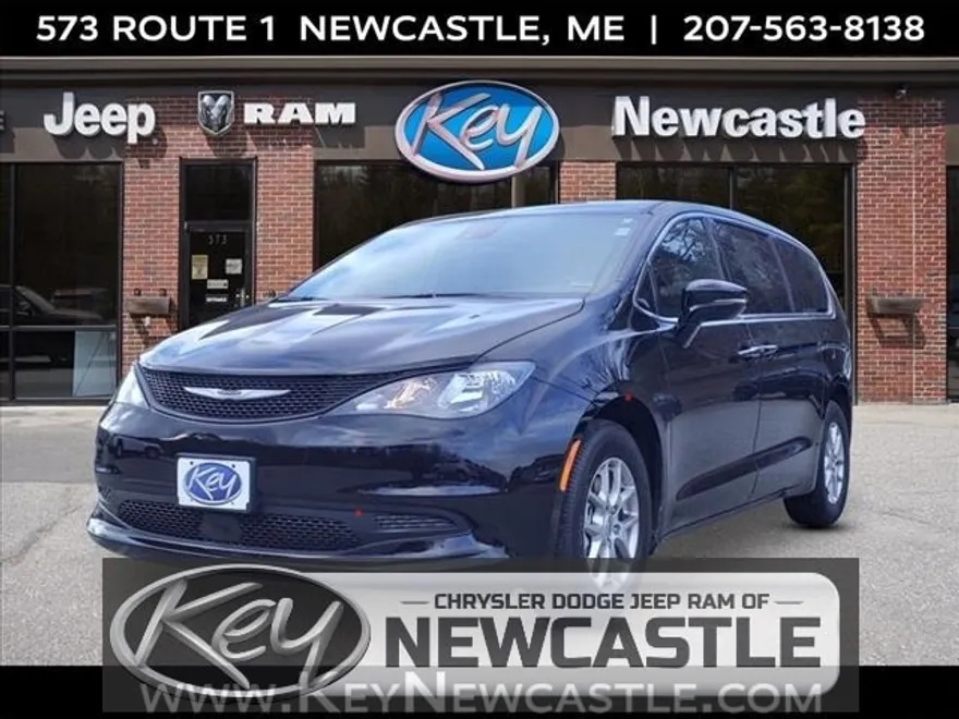 2025 Chrysler Voyager LX photo 1