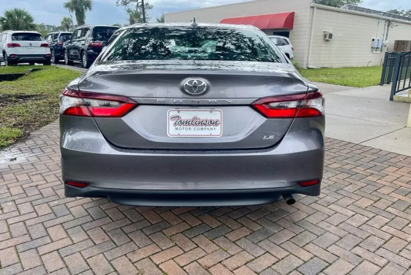2023 Toyota Camry LE photo 1