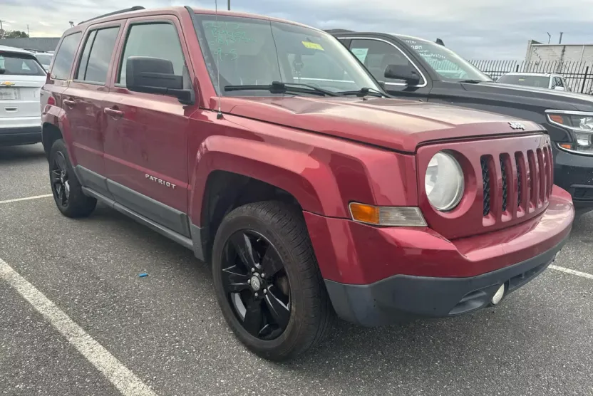 2012 Jeep Patriot Latitude photo 1