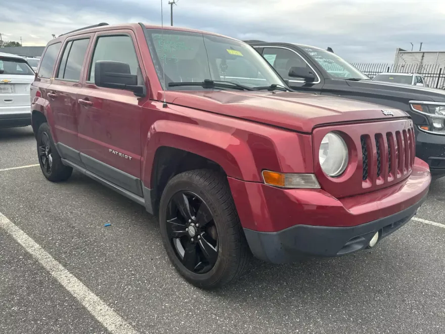 2012 Jeep Patriot Latitude photo 1