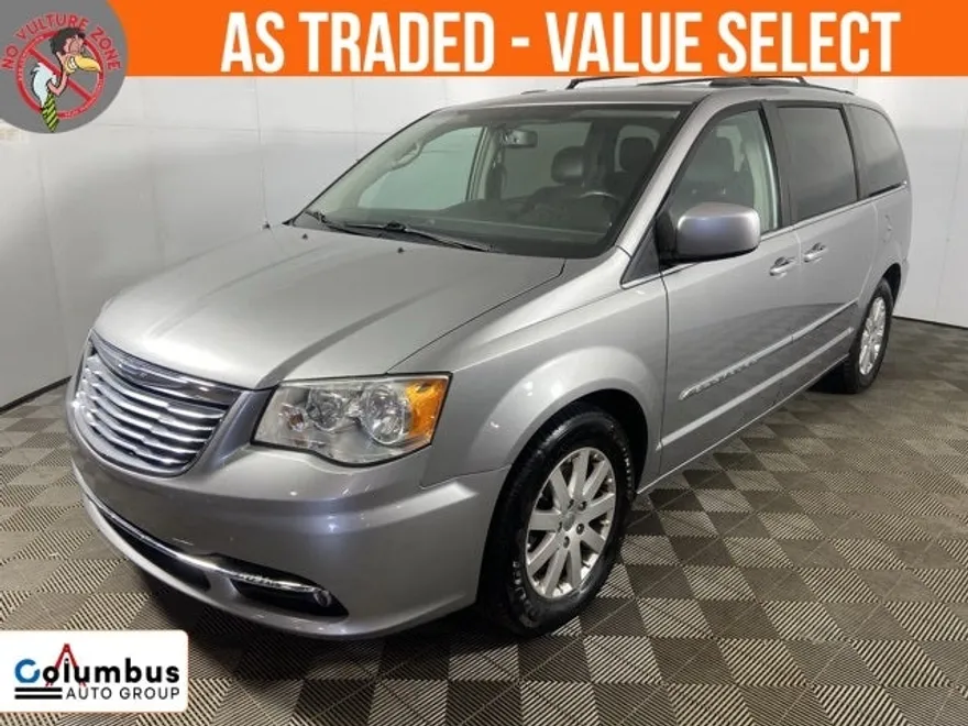 2016 Chrysler Town & Country Touring photo 1