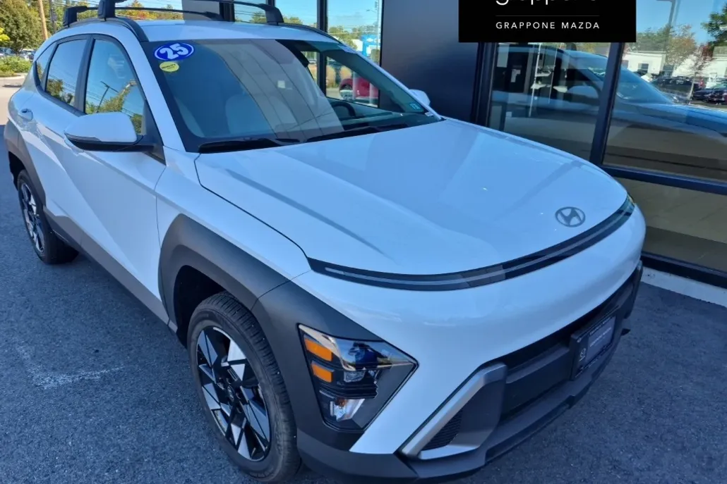 2025 Hyundai Kona SEL photo 1