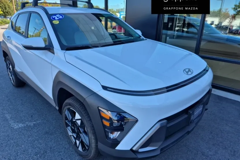 2025 Hyundai Kona SEL photo 1