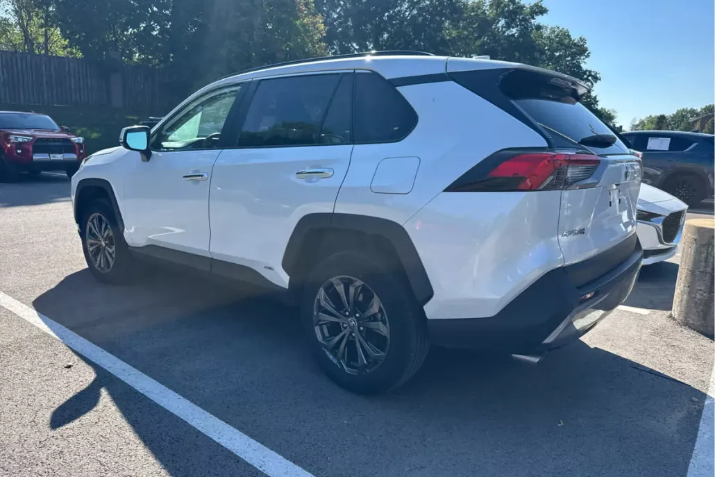 2023 Toyota RAV4 Hybrid Limited photo 1