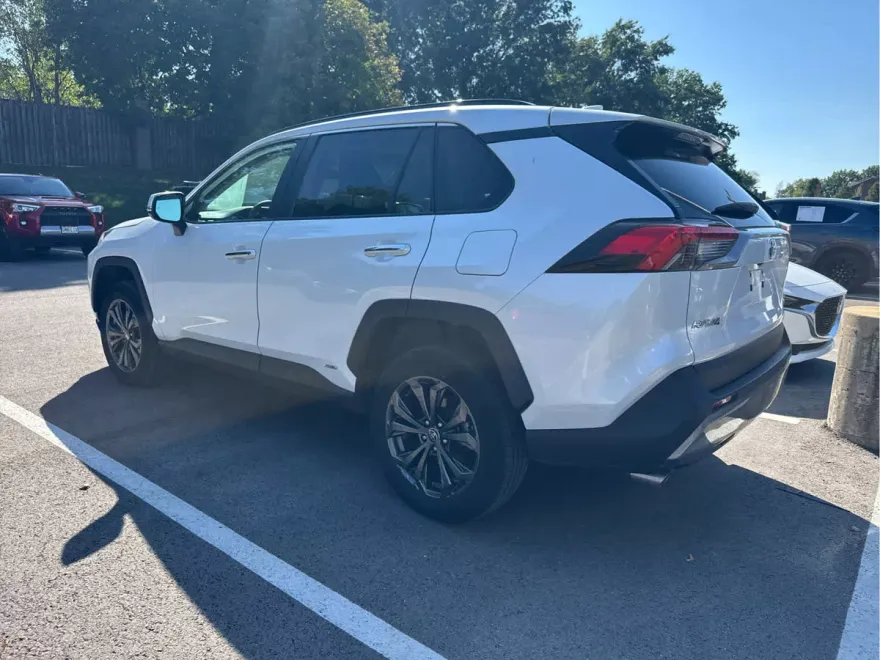 2023 Toyota RAV4 Hybrid Limited photo 1