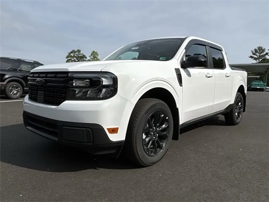2024 Ford Maverick Lariat photo 1