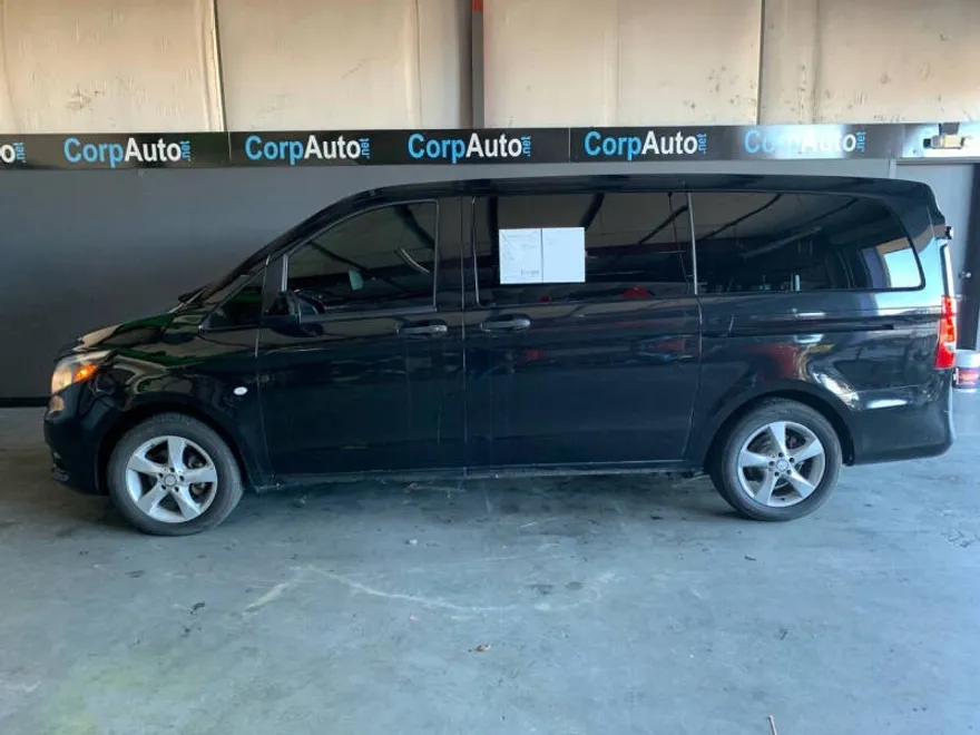 2017 Mercedes Benz Metris Passenger photo 1