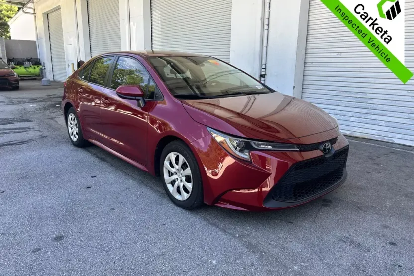 2022 Toyota Corolla LE photo 1