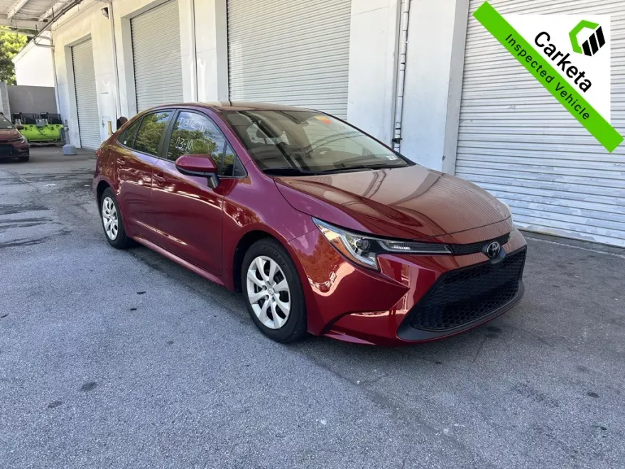 2022 Toyota Corolla LE photo 1