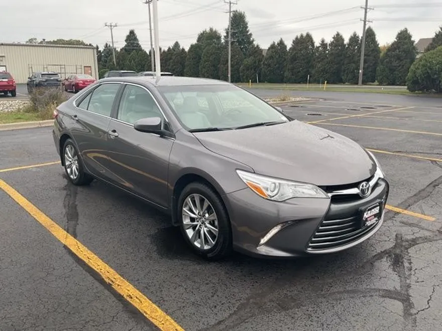 2015 Toyota Camry XLE photo 1