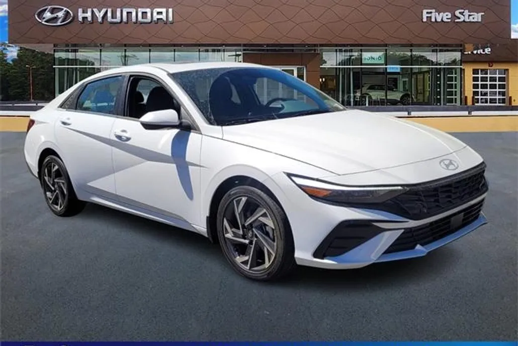 2025 Hyundai Elantra SEL Convenience photo 1