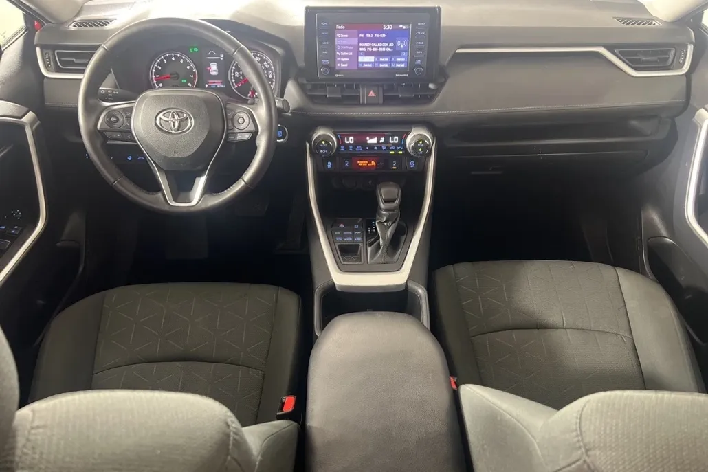 2022 Toyota RAV4 XLE photo 1