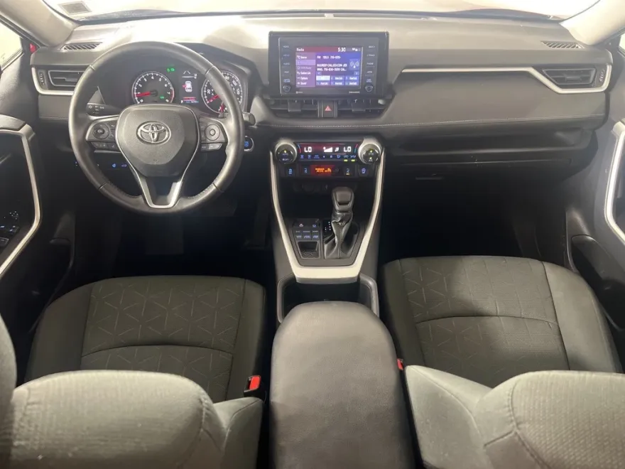 2022 Toyota RAV4 XLE photo 1