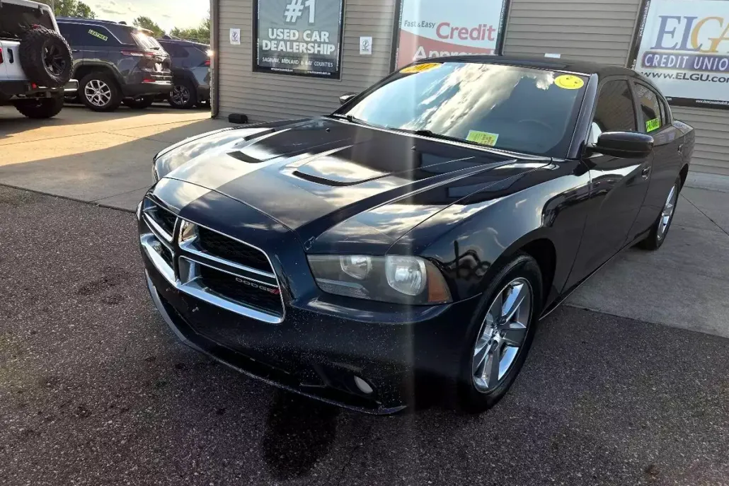 2012 Dodge Charger SXT photo 1
