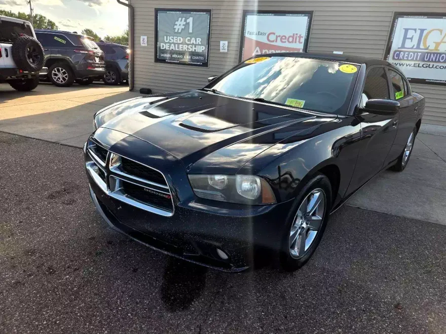 2012 Dodge Charger SXT photo 1