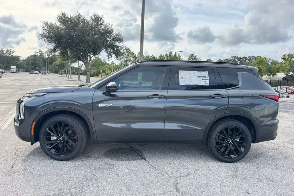 2025 Mitsubishi Outlander PHEV SEL photo 1