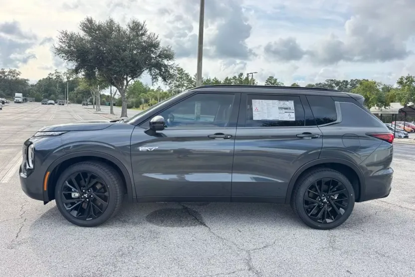 2025 Mitsubishi Outlander PHEV SEL photo 1
