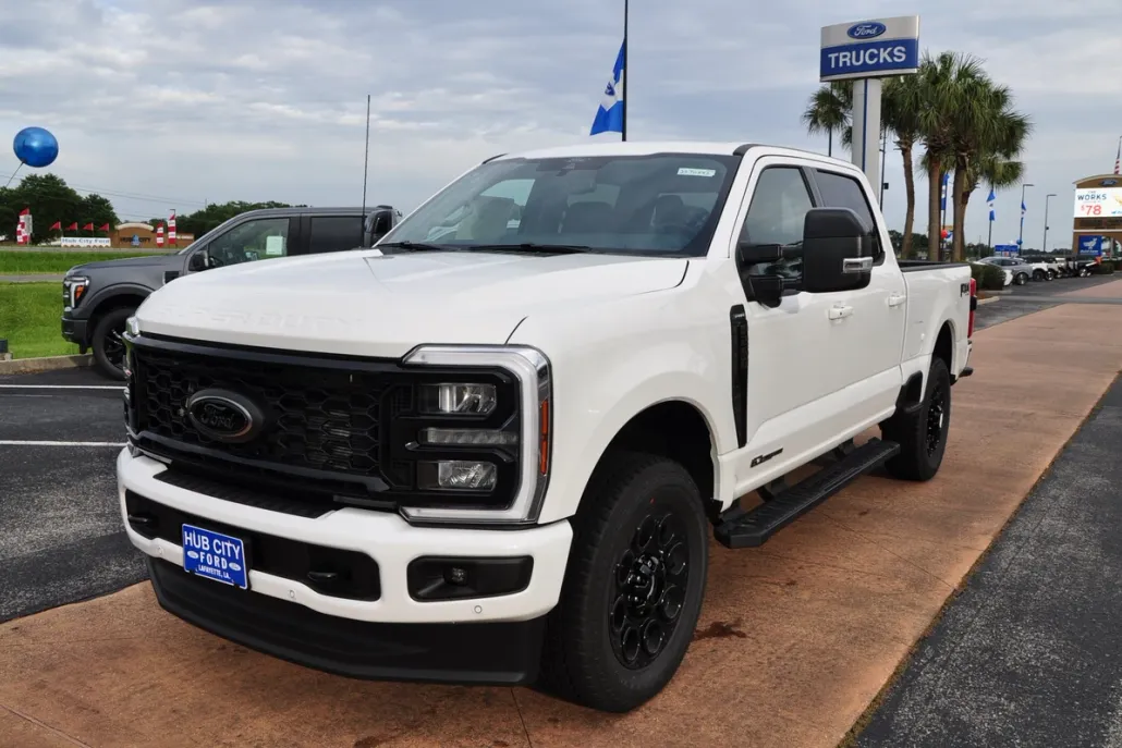 2025 Ford F-250 Lariat photo 1