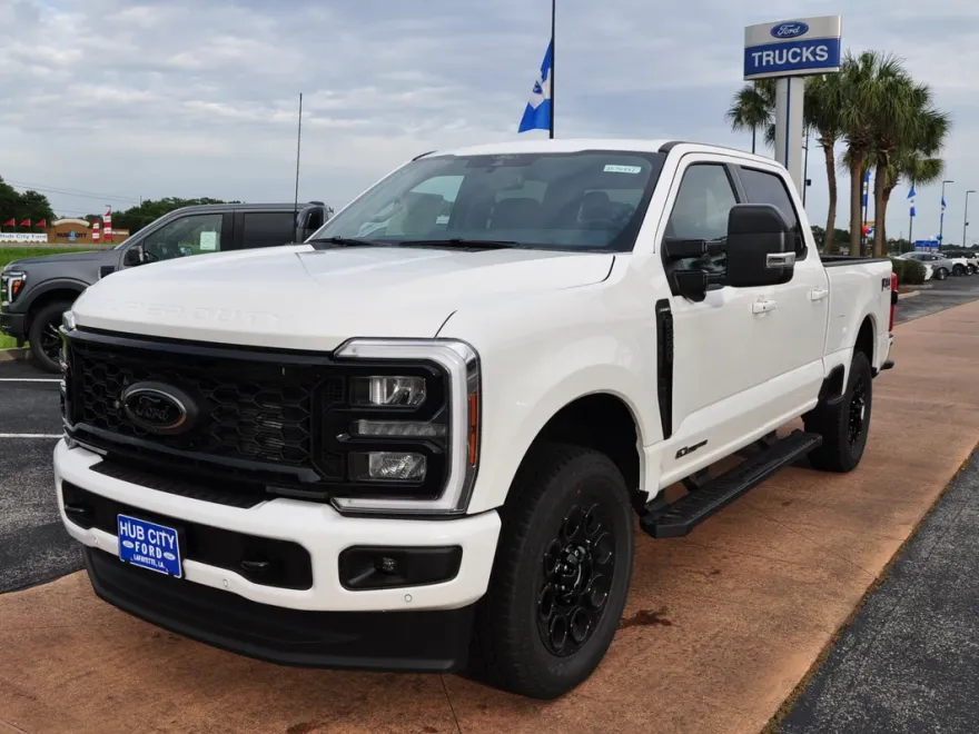 2025 Ford F-250 Lariat photo 1