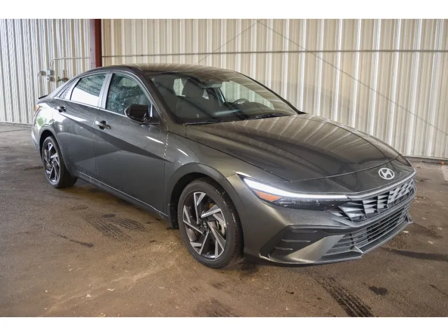 2025 Hyundai Elantra SEL Sport photo 1