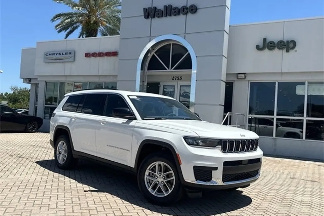 2025 Jeep Grand Cherokee Laredo photo 1