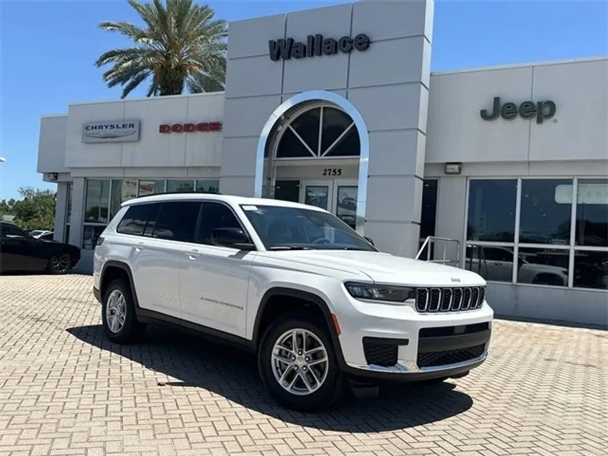 2025 Jeep Grand Cherokee Laredo photo 1