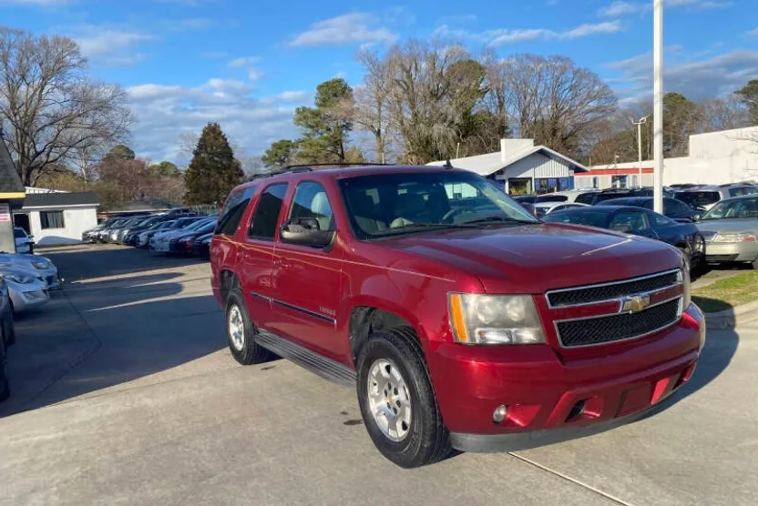 2011 Chevrolet Tahoe LT photo 1
