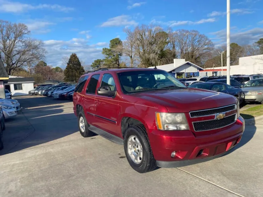 2011 Chevrolet Tahoe LT photo 1