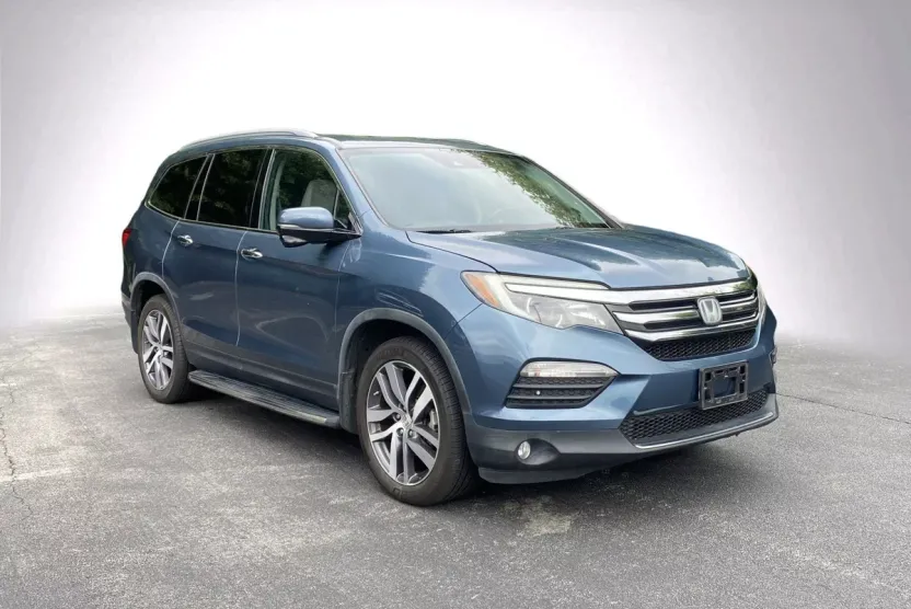 2018 Honda Pilot Touring photo 1