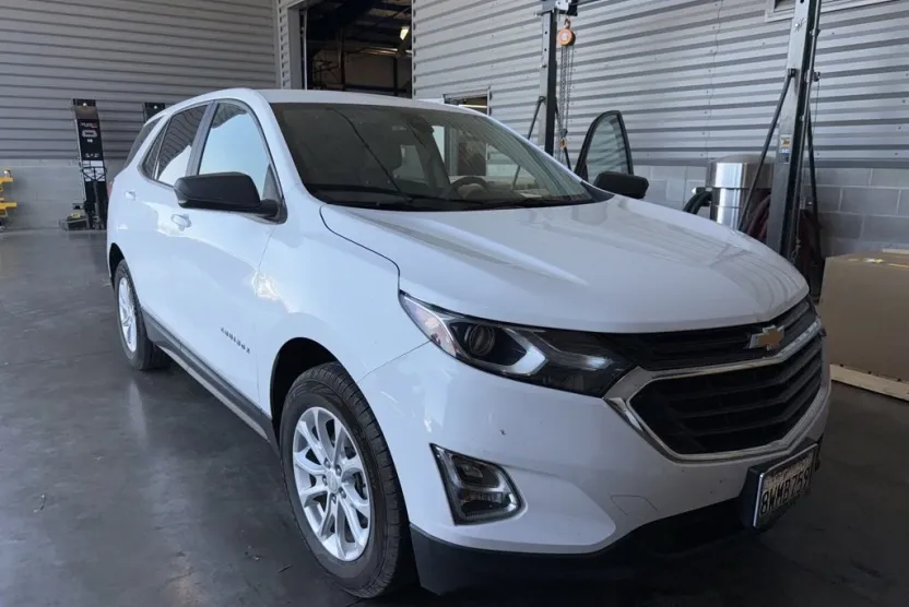 2021 Chevrolet Equinox LS photo 1