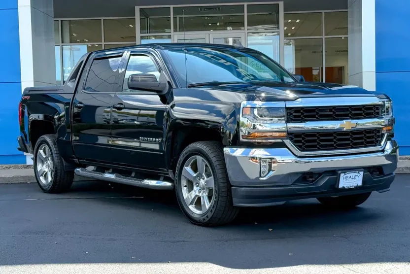 2018 Chevrolet Silverado 1500 LT photo 1
