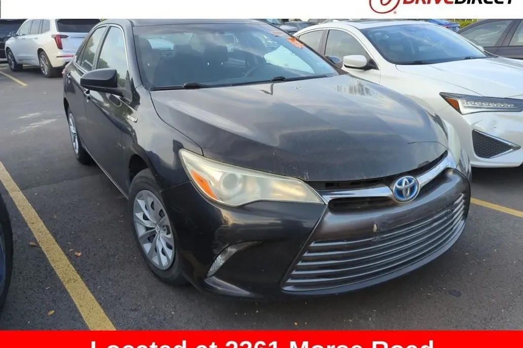 2016 Toyota Camry Hybrid LE photo 1