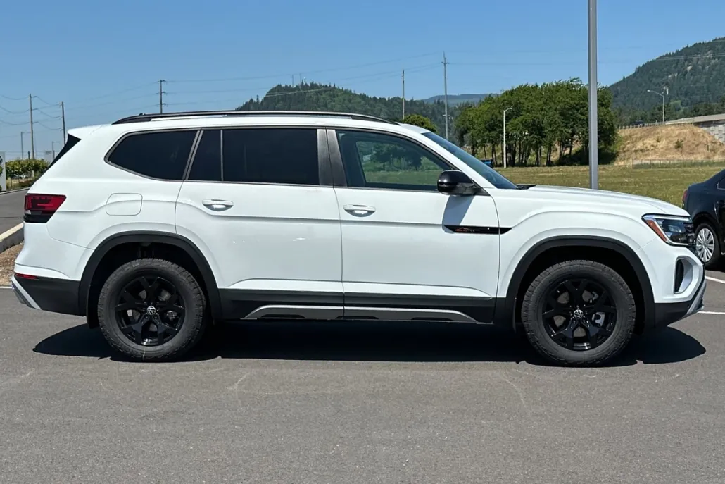2025 Volkswagen Atlas Peak Edition SE photo 1