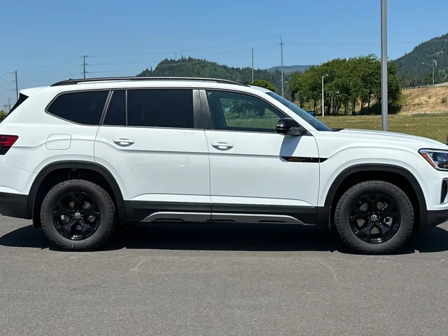 2025 Volkswagen Atlas Peak Edition SE photo 1