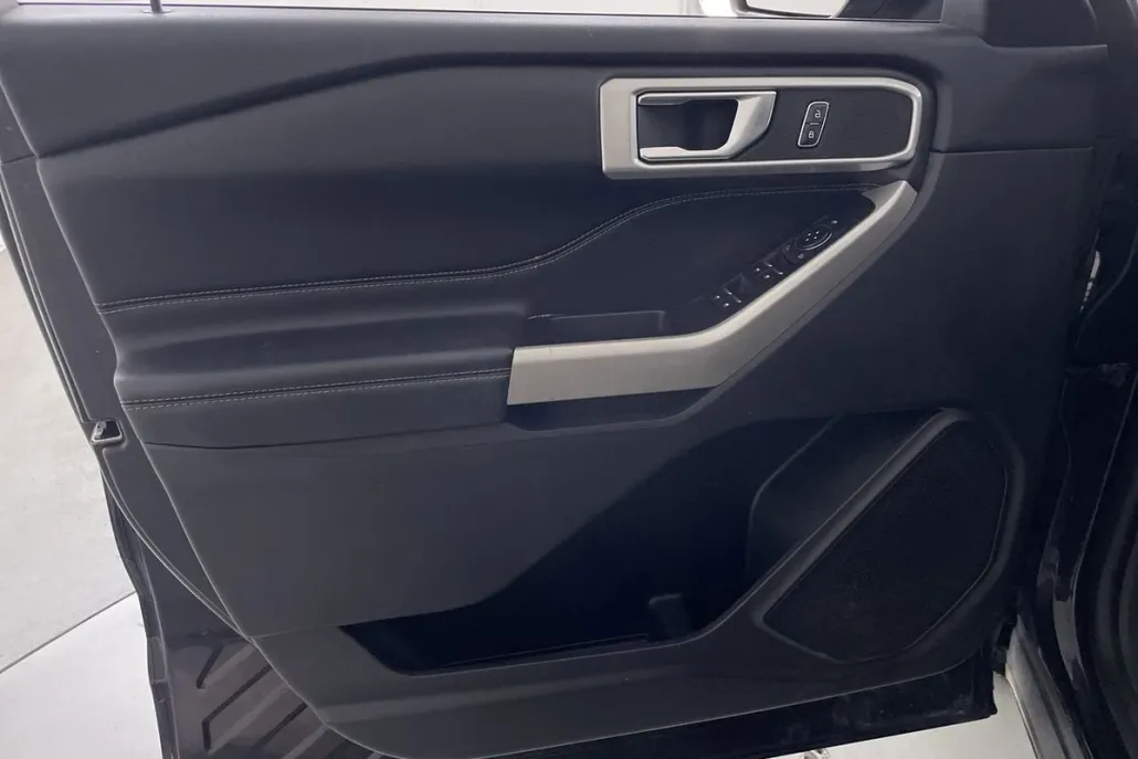 2022 Ford Explorer XLT photo 1